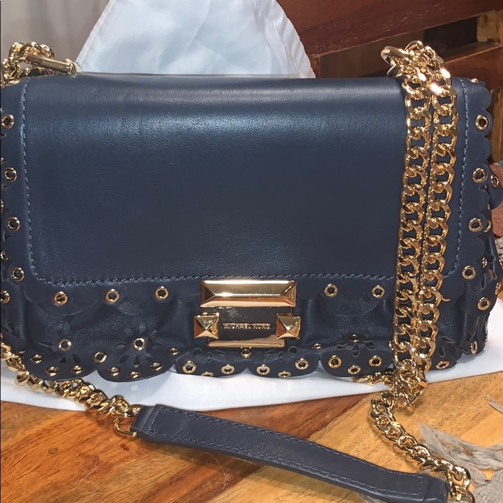 Excellent Used Condition‼️ Michael Kors floral scalloped Sloan 2 way bag 💙💙